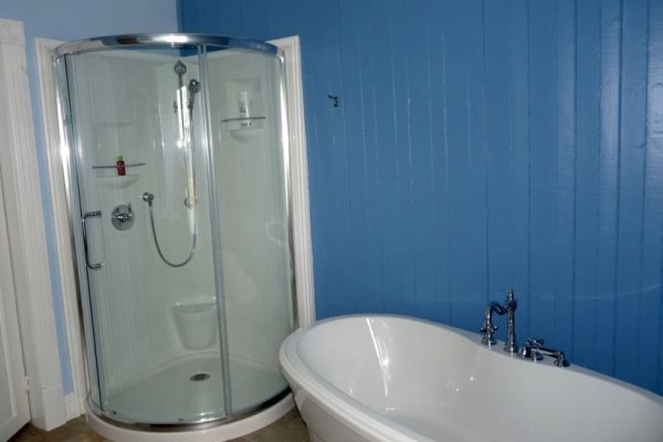 Salle de bain (étage) - La Vieille Maison de Xavier