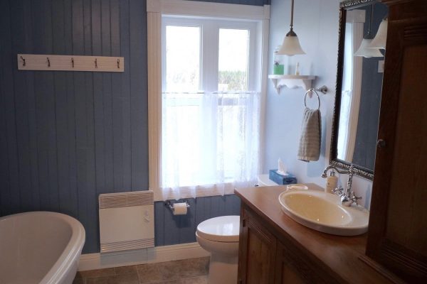 Salle de bain (étage) - La Vieille Maison de Xavier